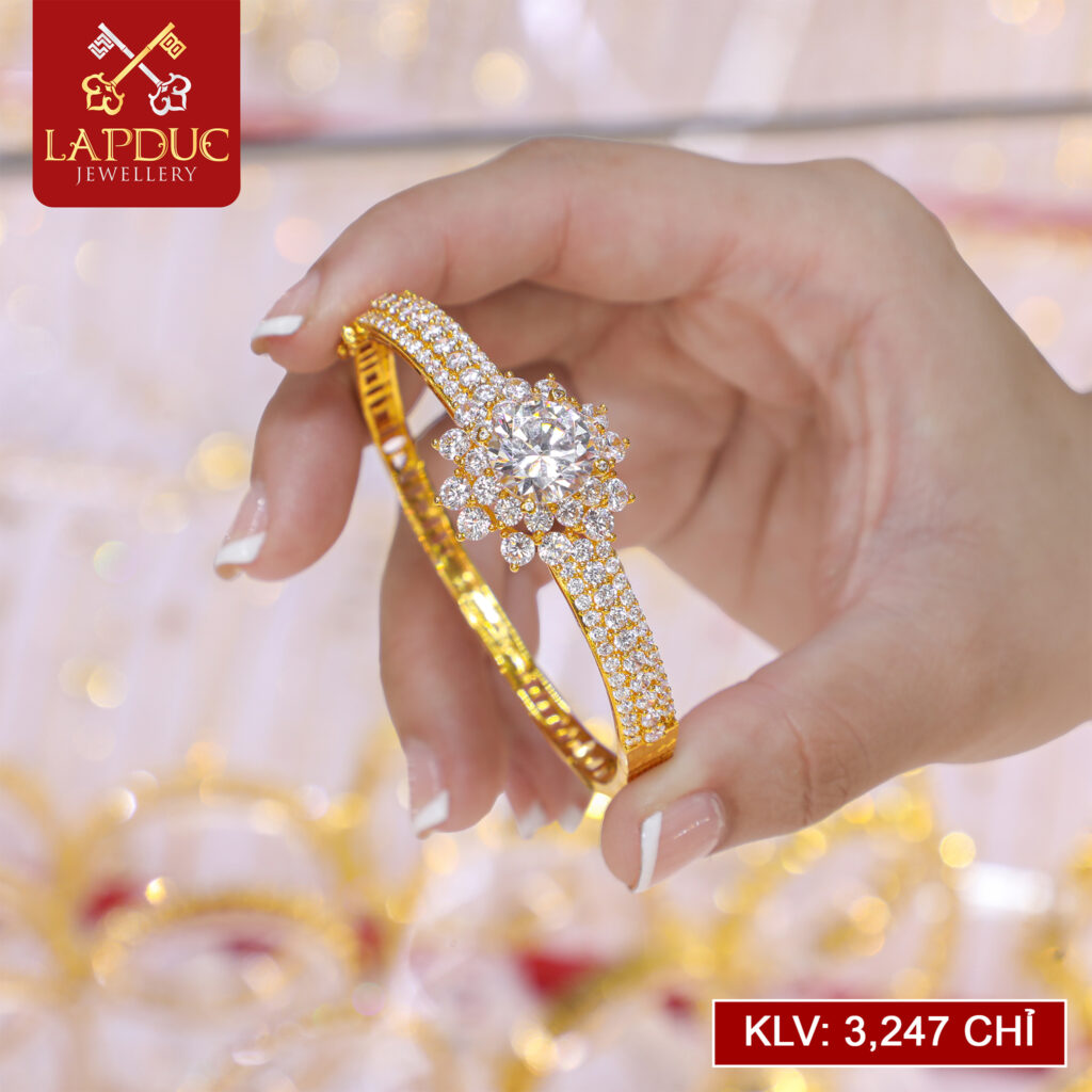 Xu hướng thiết kế vòng tay vàng 18K năm 2025